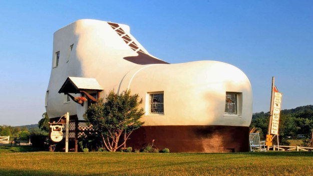 Channel 4 - World's Weirdest Homes (2015) 720p HDTV x264-C4TV