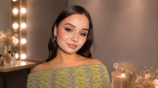 Self-makeup from base to glam