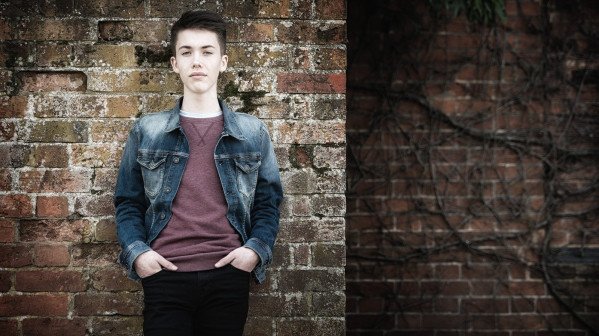 Portrait Composition | Simple tips for creating striking compositions using doors, walls and curbs