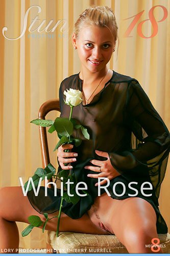 Stunning18 - Lory - White Rose
